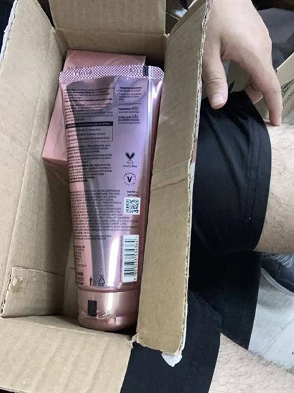 Cliente com o kit Siàge Nutri Rosé