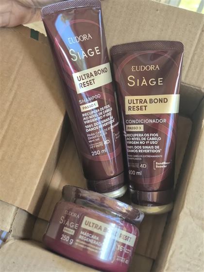 Cliente com o kit Siàge Ultra Bond Reset
