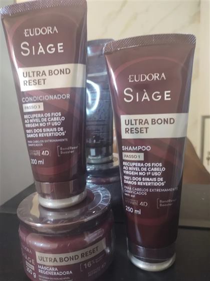 Cliente com o kit Siàge Ultra Bond Reset
