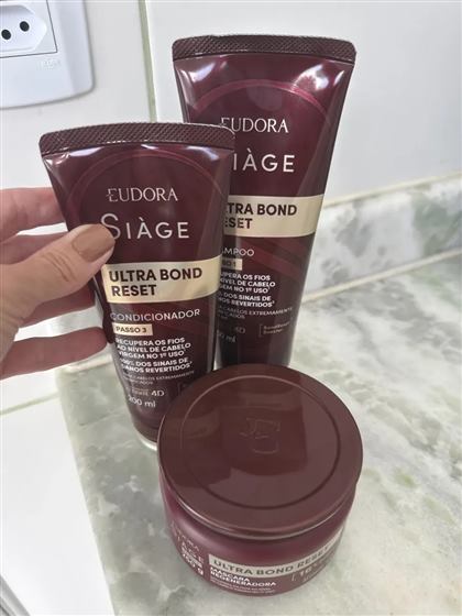 Cliente com o kit Siàge Ultra Bond Reset