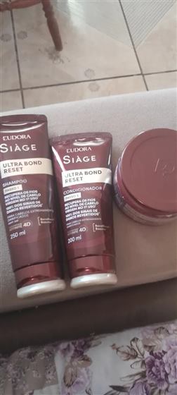Cliente com o kit Siàge Ultra Bond Reset