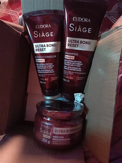 Cliente com o kit Siàge Ultra Bond Reset