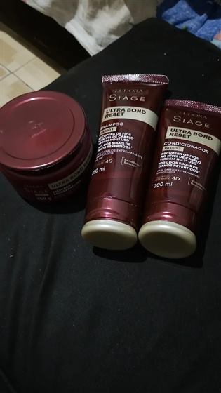 Cliente com o kit Siàge Ultra Bond Reset