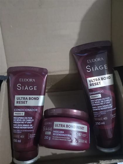 Cliente com o kit Siàge Ultra Bond Reset