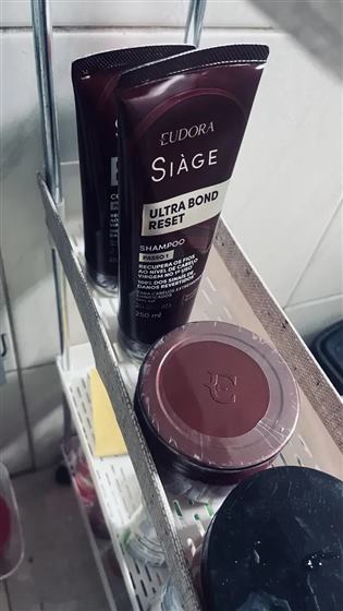Cliente com o kit Siàge Ultra Bond Reset