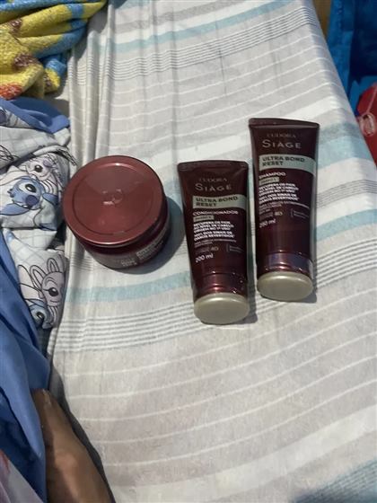 Cliente com o kit Siàge Ultra Bond Reset