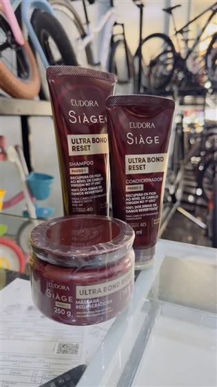 Cliente com o kit Siàge Ultra Bond Reset