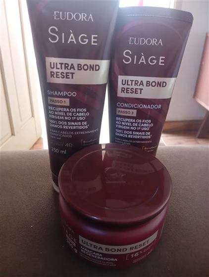 Cliente com o kit Siàge Ultra Bond Reset