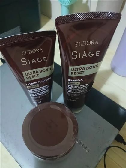 Cliente com o kit Siàge Ultra Bond Reset