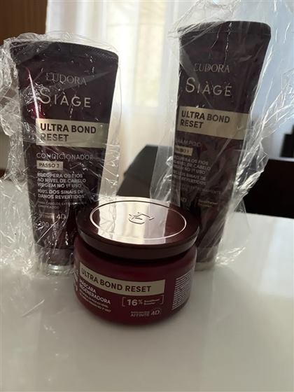 Cliente com o kit Siàge Ultra Bond Reset