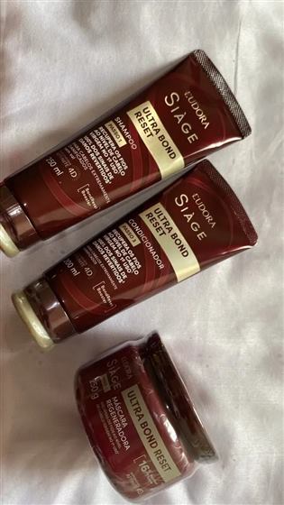 Cliente com o kit Siàge Ultra Bond Reset
