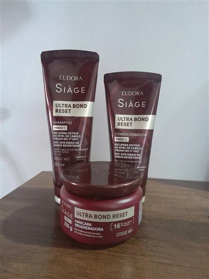 Cliente com o kit Siàge Ultra Bond Reset