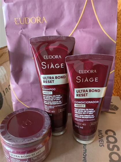 Cliente com o kit Siàge Ultra Bond Reset