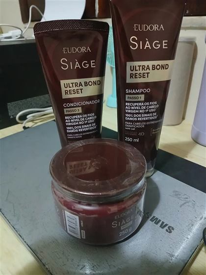 Cliente com o kit Siàge Ultra Bond Reset
