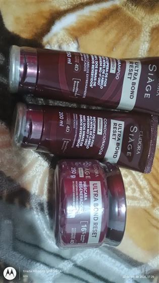 Cliente com o kit Siàge Ultra Bond Reset