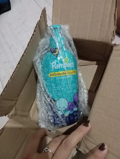 Cliente com o kit Pampers