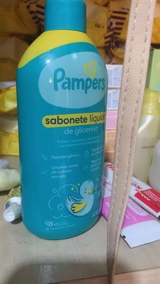 Cliente com o kit Pampers