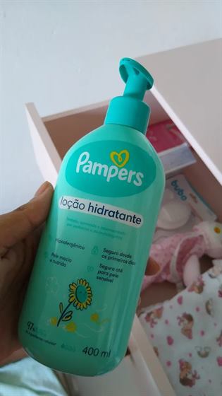 Cliente com o kit Pampers