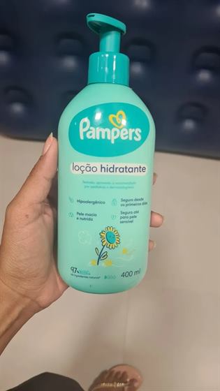 Cliente com o kit Pampers