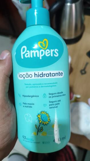 Cliente com o kit Pampers