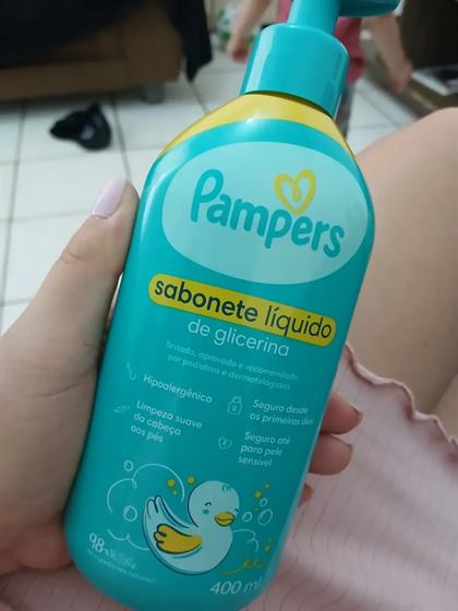 Cliente com o kit Pampers