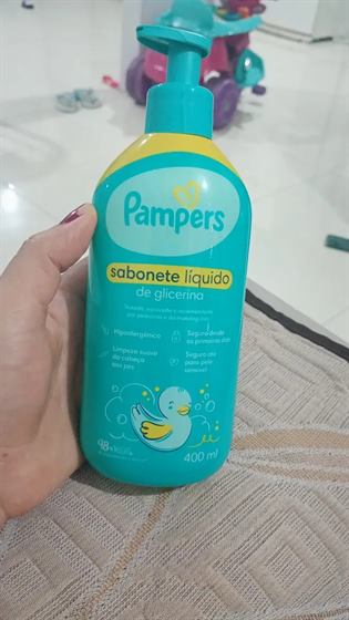 Cliente com o kit Pampers