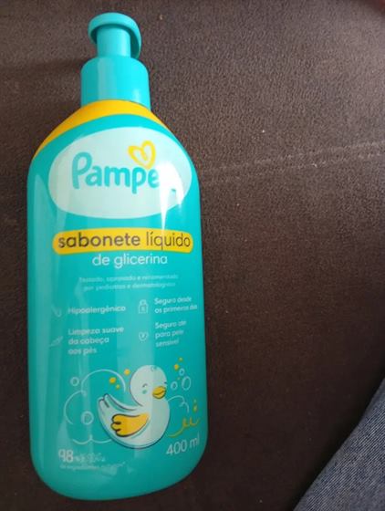 Cliente com o kit Pampers
