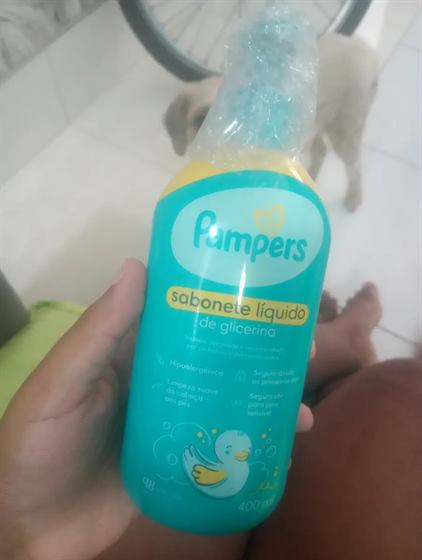 Cliente com o kit Pampers