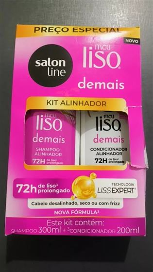 Cliente com o kit Salon Line Meu Liso Demais