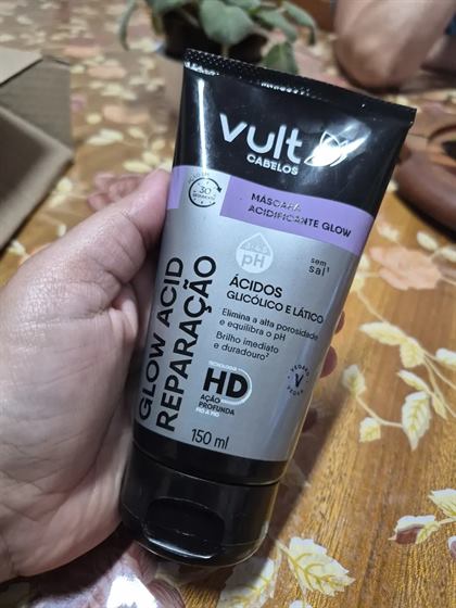Cliente com a Máscara Vult Glow Acid