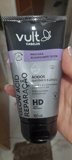 Cliente com a Máscara Vult Glow Acid
