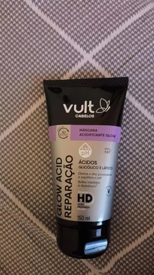 Cliente com a Máscara Vult Glow Acid