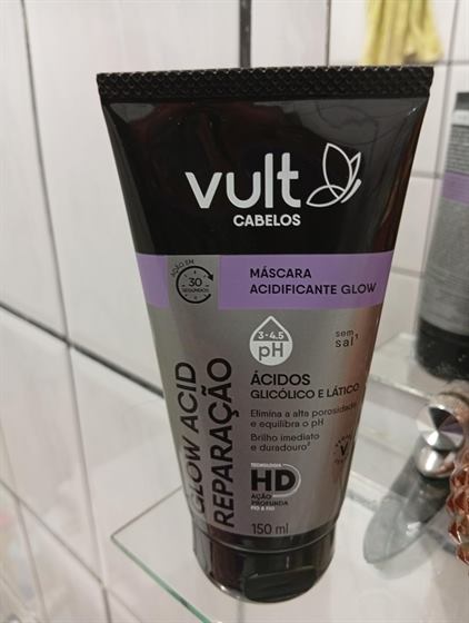 Cliente com a Máscara Vult Glow Acid