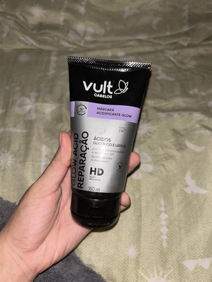 Cliente com a Máscara Vult Glow Acid