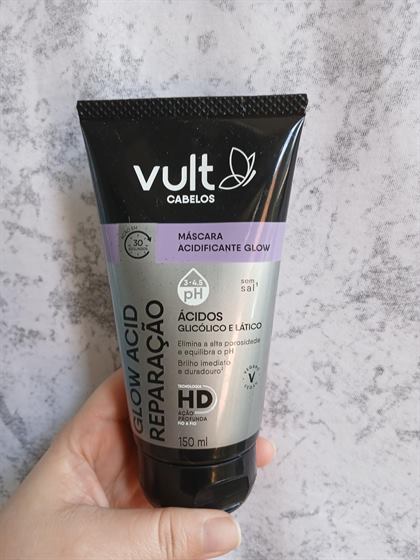 Cliente com a Máscara Vult Glow Acid